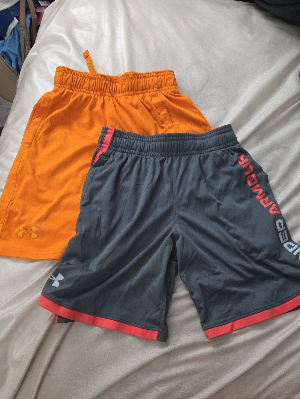 Under Armour youth Orange & Gray Performance Athletic Shorts Set - Size XS